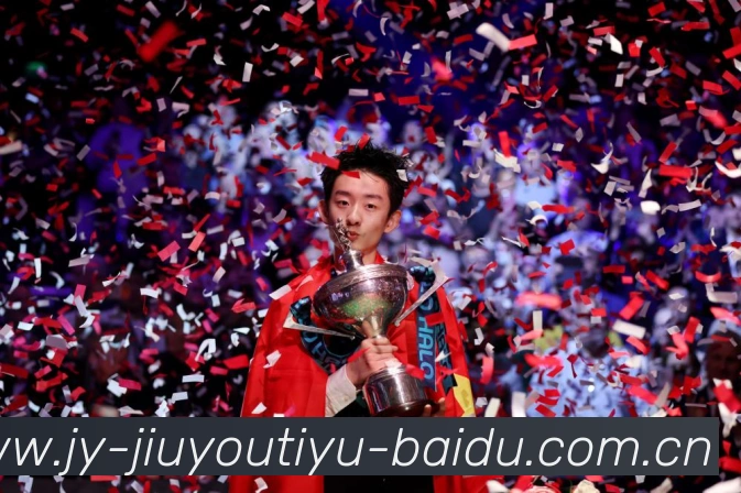 场上进球场下转行房产经纪人兼超级球员用名片庆祝进球赛事前瞻-深度解析 场上进球场下转行房产经纪人兼超级球员用名片庆祝进球赛事前瞻-深度解析